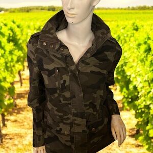 ❄️ 50% off winter Love Tree camouflage zipper button front utility jacket L
